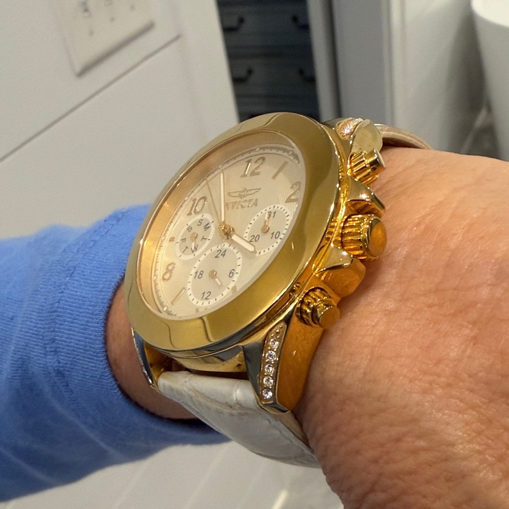 Invicta Gold and Cream Watch - Picture 10 of 11